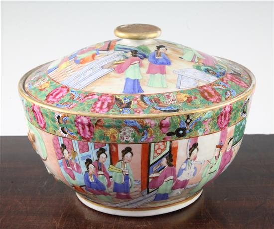 Chinese Canton-decorated famille rose bowl and cover, c.1830, diam. 25cm, bowl lacking handle(-)